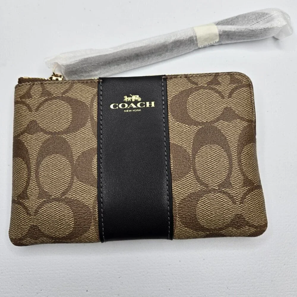 Coach corner zip